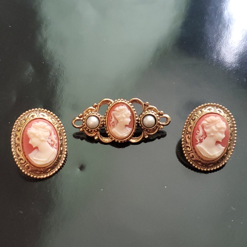 Cameo Brooch and earring set